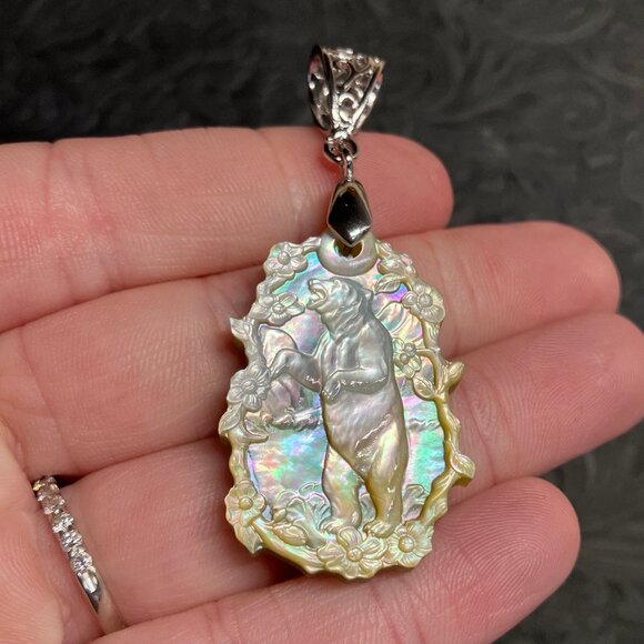 Bear Mother of Pearl Floral Pendant - Picture 1 of 9